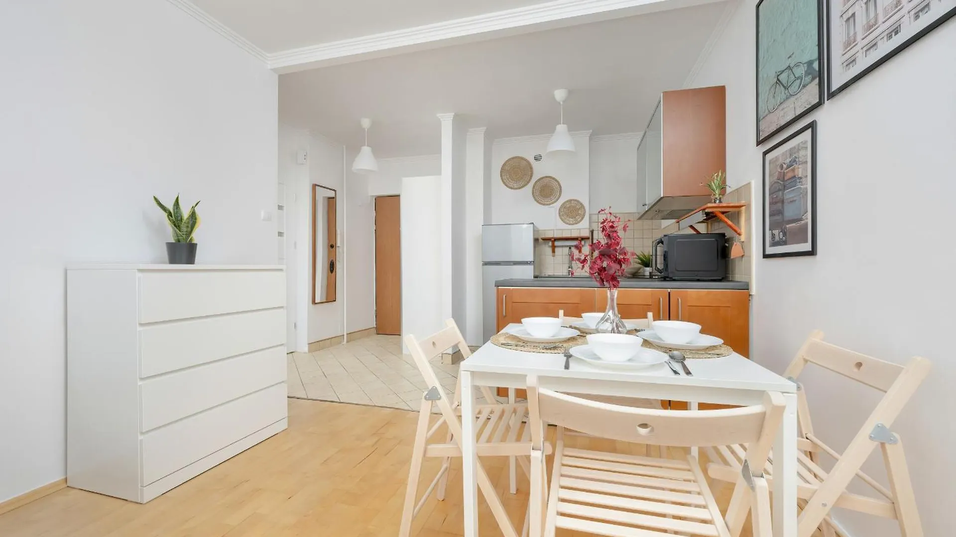 Beautiful & Bright Walowa Apartment With Balcony By Noclegi Renters Varsovie 0*,  Pologne